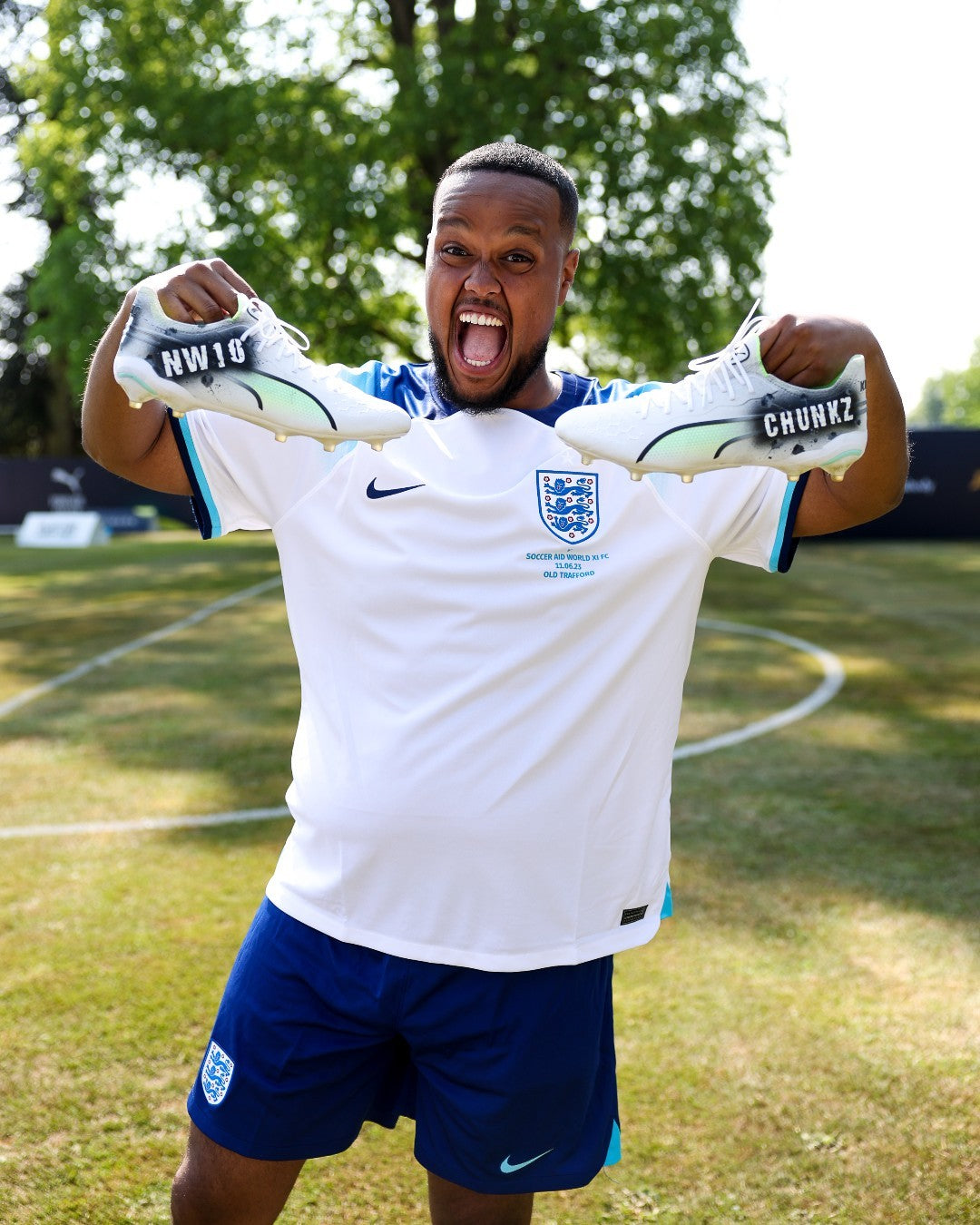 Youtuber Chunkz with custom Puma Boots by CANVVS for Socceraid
